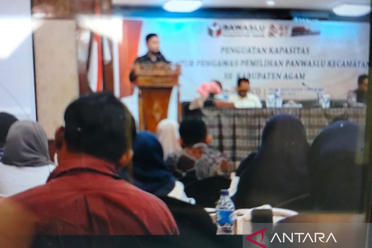 Bawaslu Agam minta Panwaslu Kecamatan lakukan pengawasan melekat Paslon