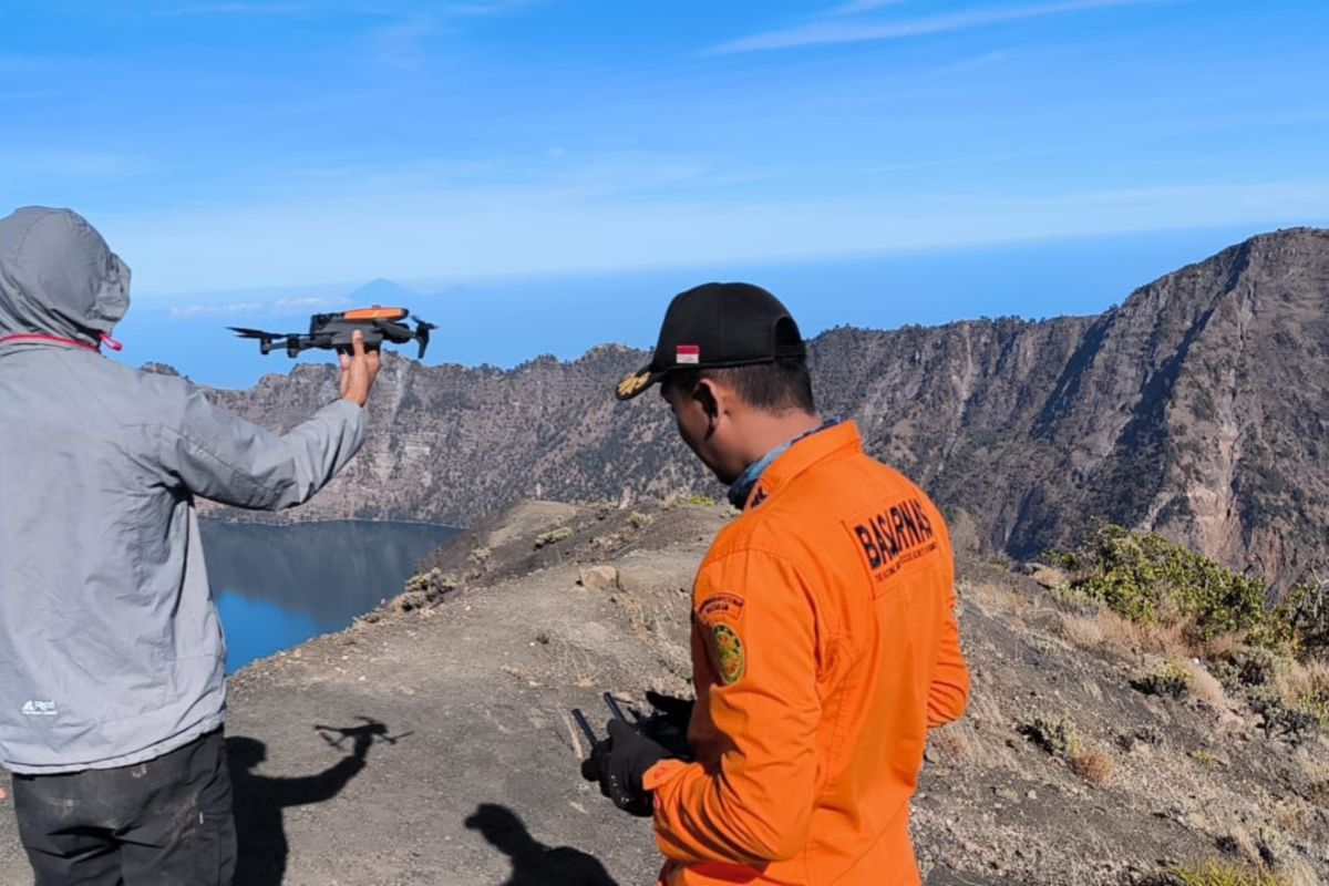 Pencarian pendaki warga Jakarta di Gunung Rinjani gunakan drone