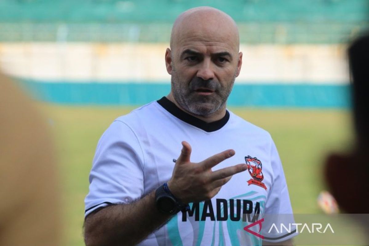 Pelatih Madura United Paulo Jorge fokus perbaiki kekompakan tim