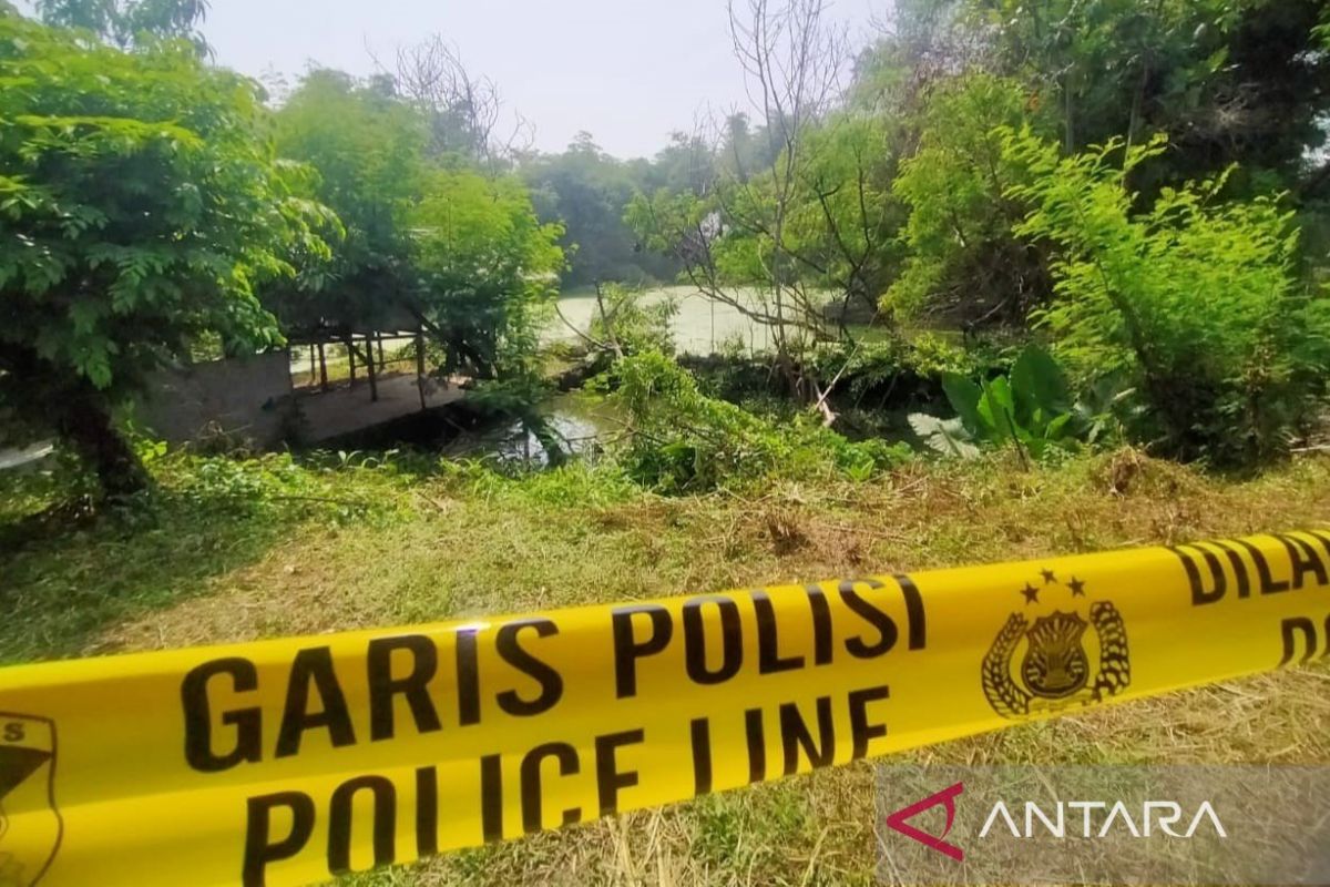 Antisipasi buaya masih berkeliaran, polisi sisir lokasi penangkaran di Cianjur