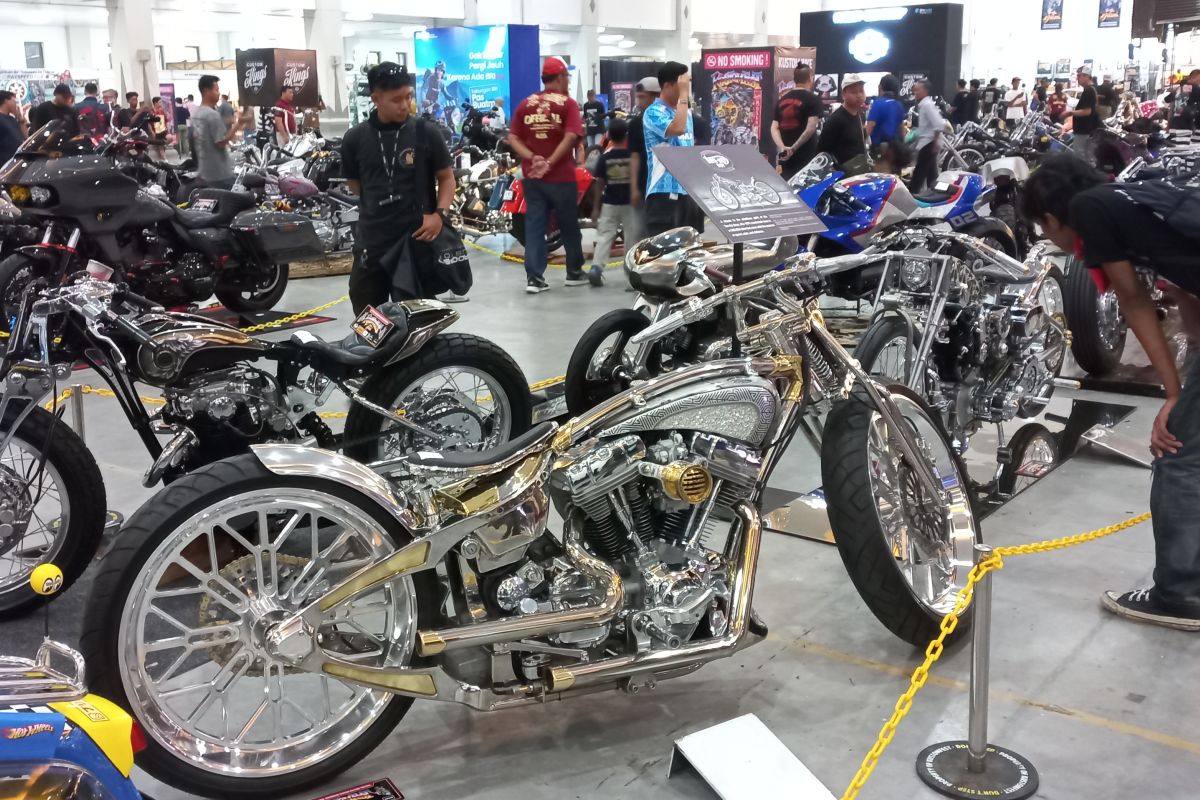 Ratusan motor kustom tampil dalam Kustomfest 2024