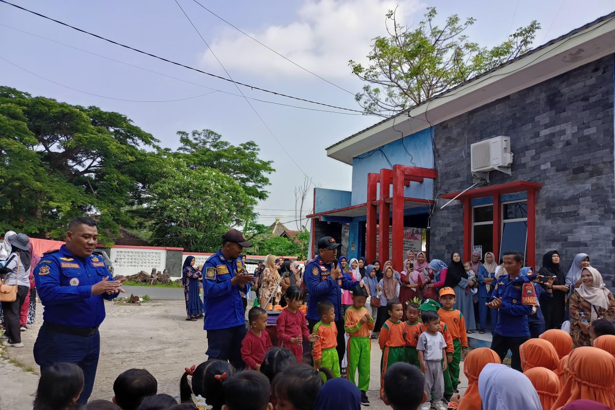 Damkarmat Lampung Selatan edukasi anak usia dini untuk mitigasi kebakaran