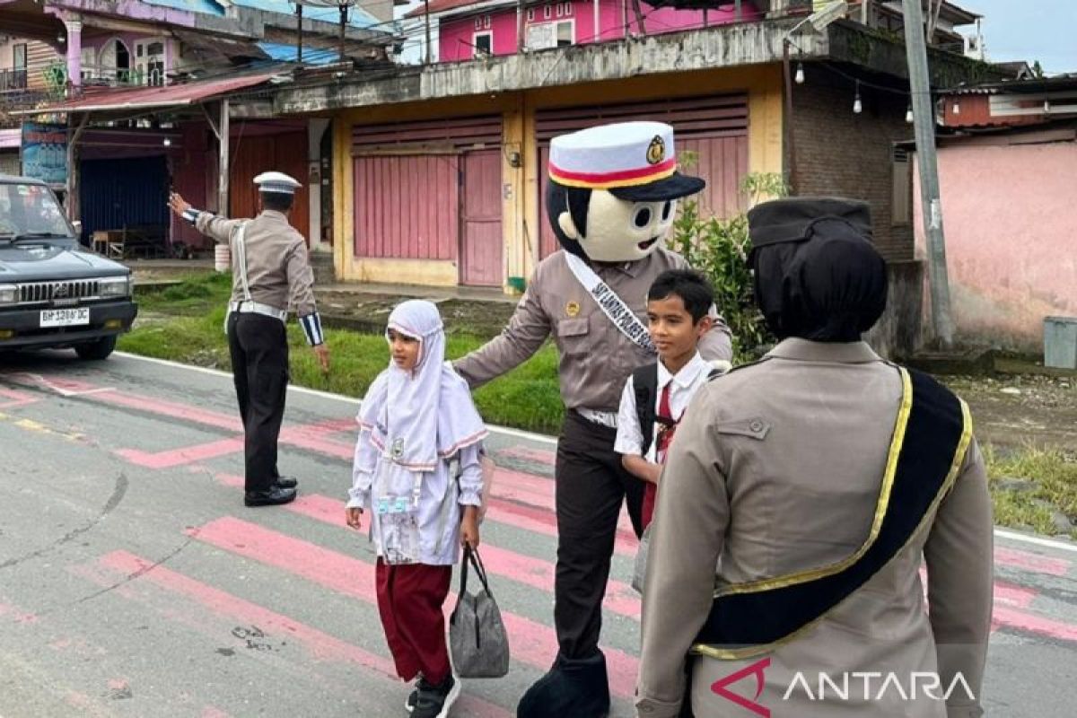 Polisi edukasi pelajar keselamatan berlalulintas melalui SIBASEL