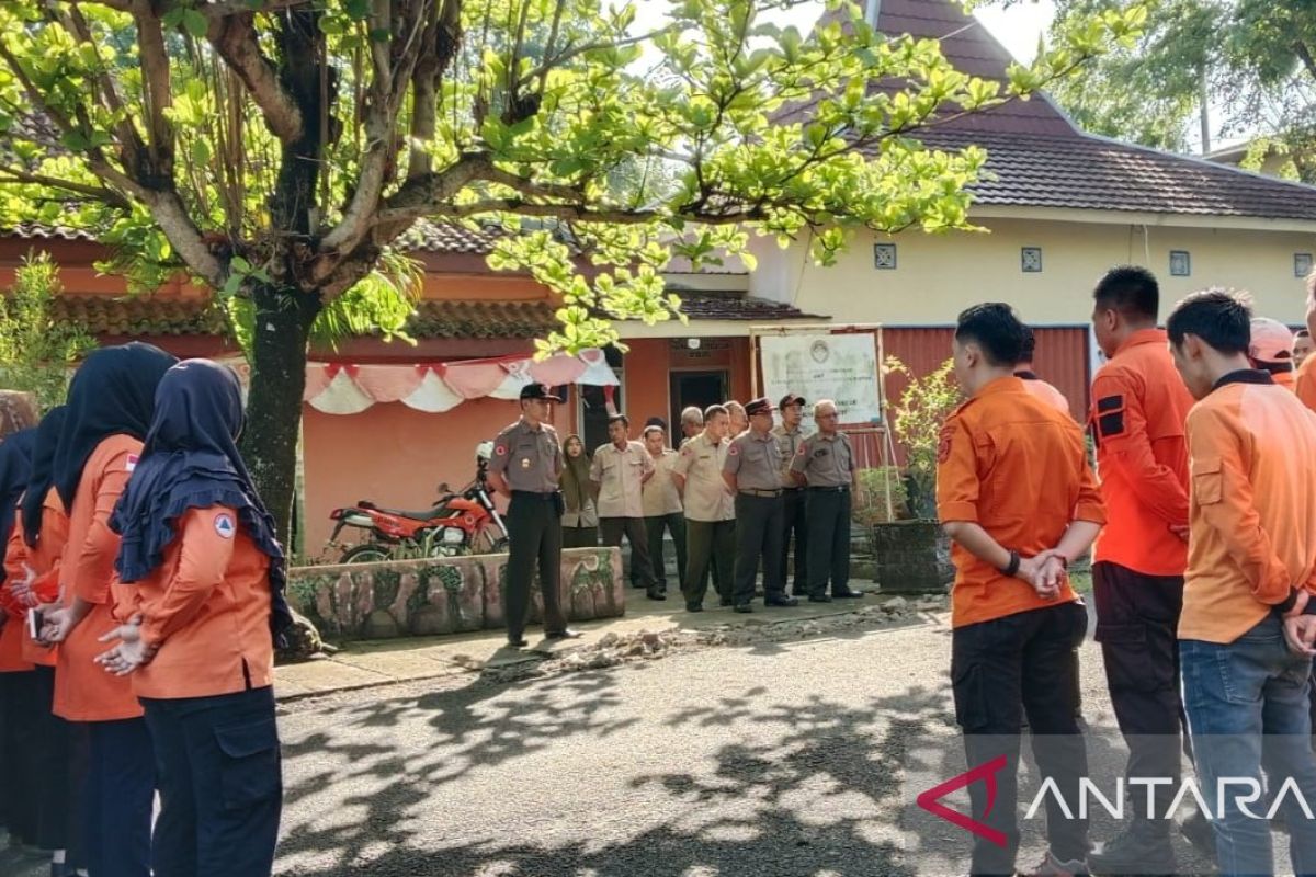 Pemkab OKU tetapkan status siaga bencana banjir  dan tanah longsor