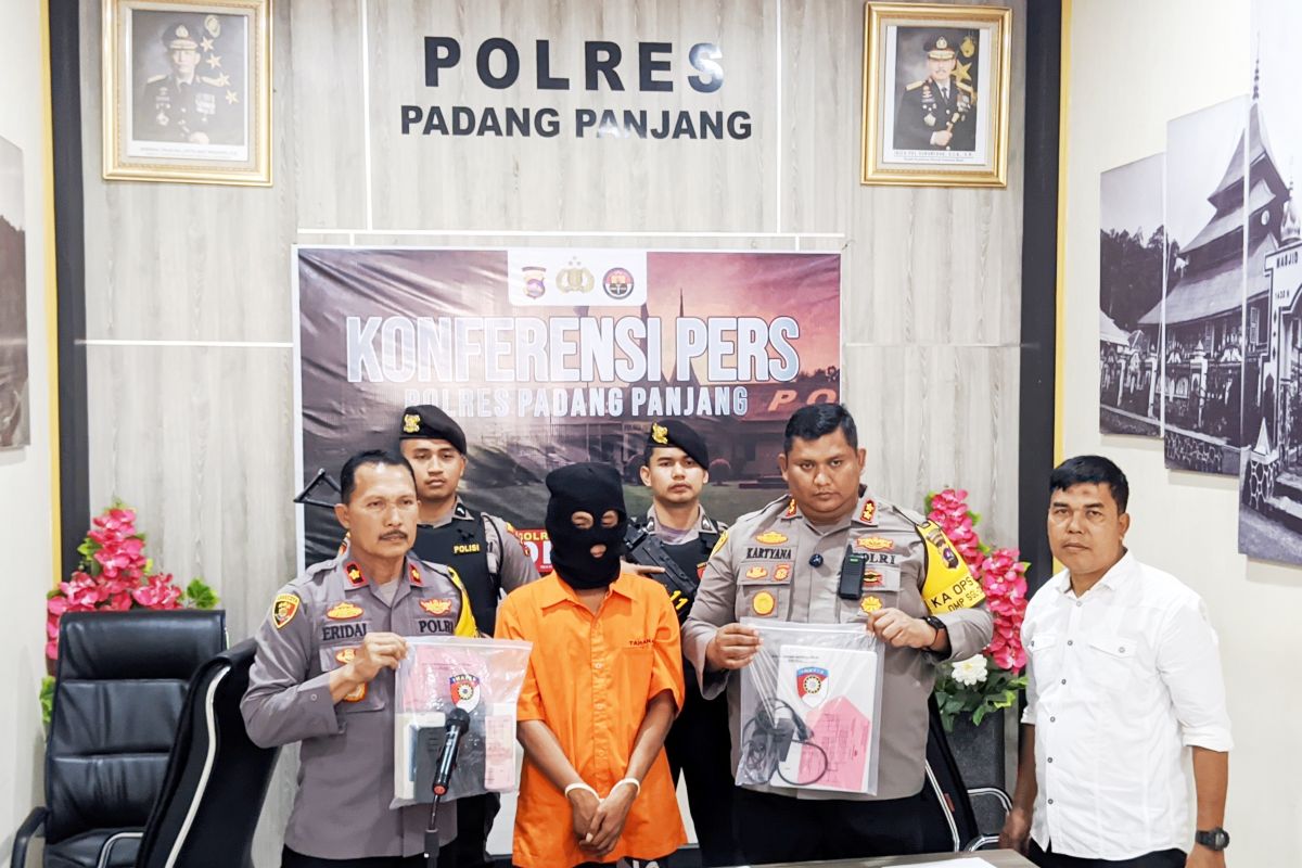 Polres Padang Panjang ungkap Curat toko perhiasan imitasi (Video)