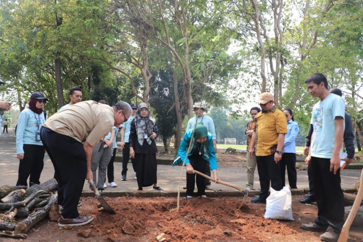 BPPW Lampung dan Unila adakan aksi penanaman pohon