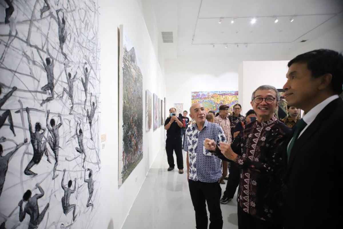 KBRI Bangkok menggelar pameran lukisan karya seniman Indonesia - Thailand