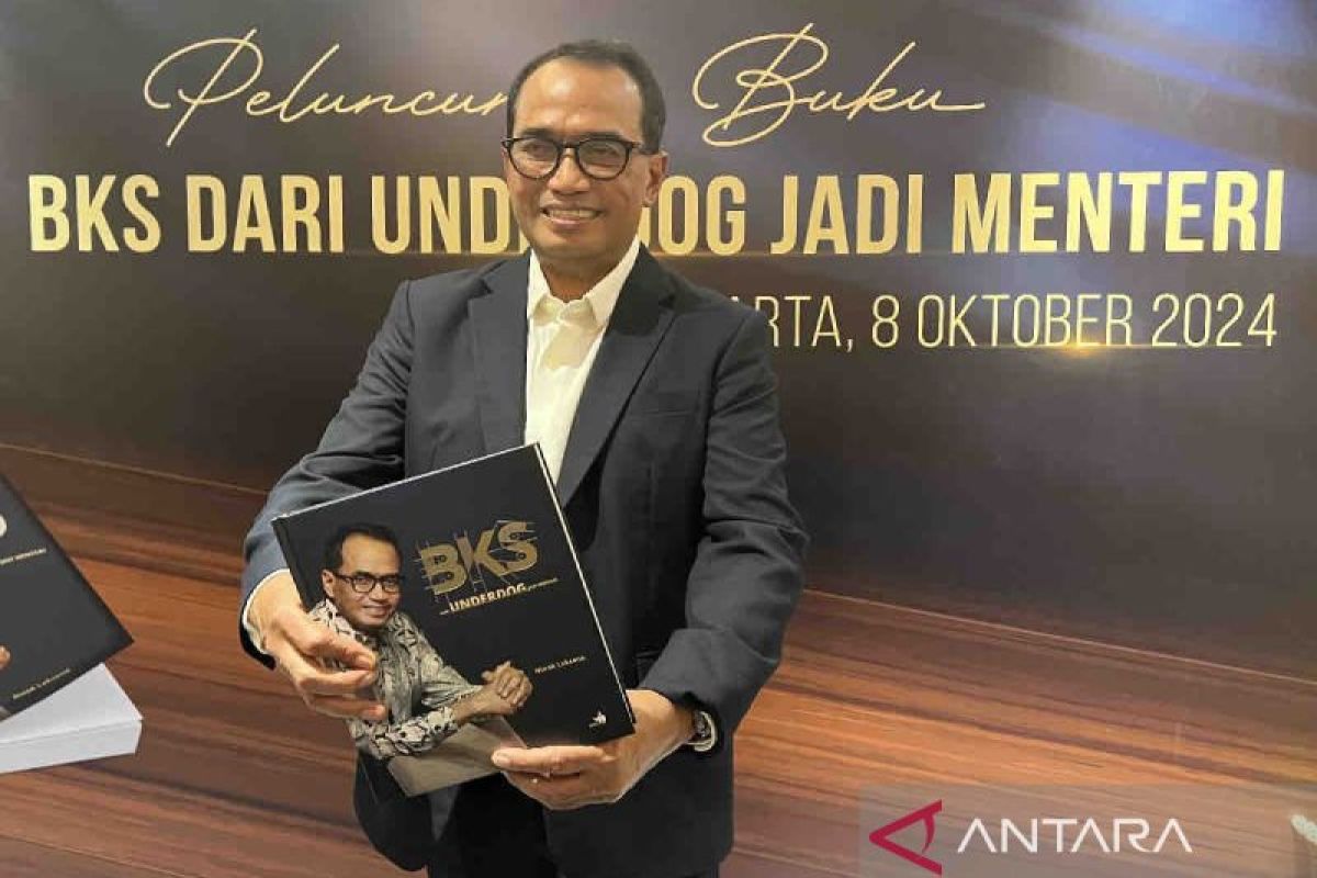 Menhub Budi karya meluncurkan buku "BKS dari Underdog Jadi Menteri"