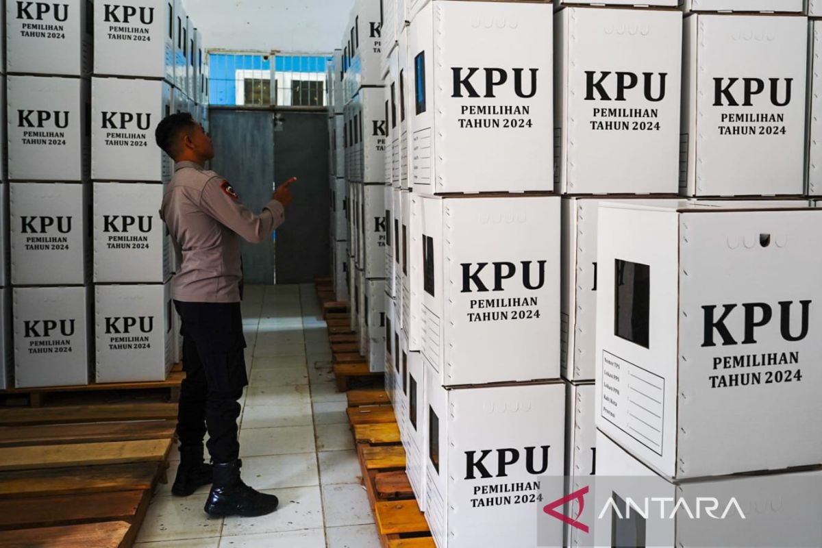 KPU Kendari tuntaskan perakitan 1.072 kotak suara Pilkada 2024