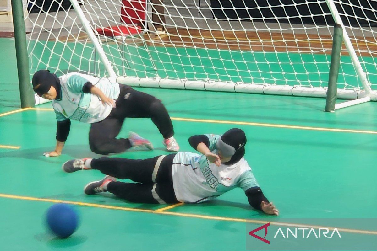 Penonton nikmati keseruan pertandingan goalball dalam  Peparnas 2024