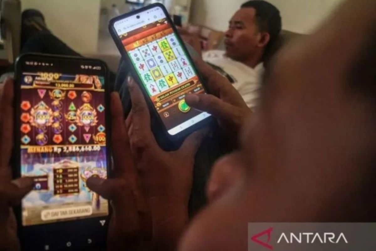 Polda Riau tangkap 16 tersangka judi online serta take down ratusan situs