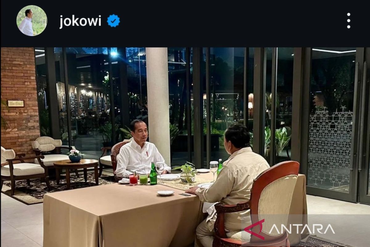 Presiden Jokowi-Prabowo santap malam dan diskusi dua jam lebih