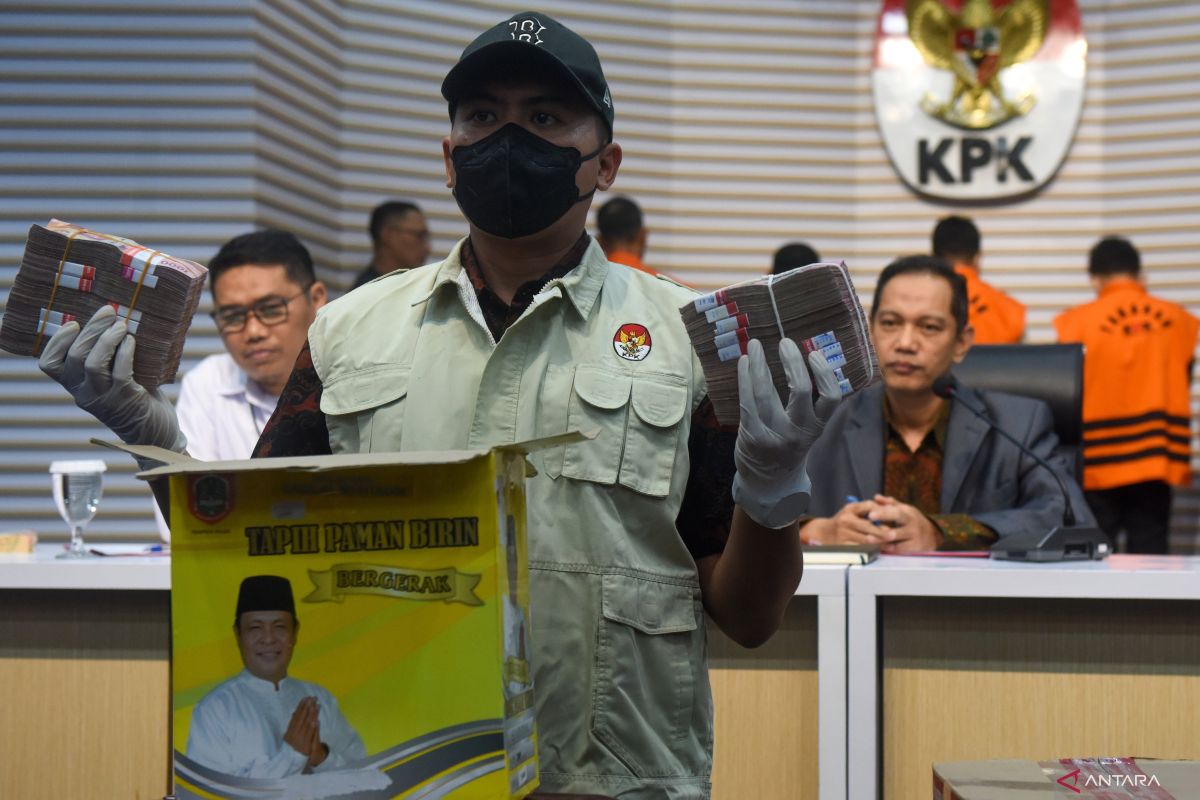 Uang yang disita KPK terkait OTT di Kalsel capai Rp12 miliar