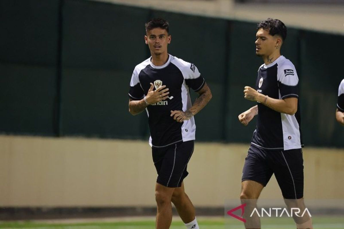 Latihan kedua timnas Garuda Indonesia di Bahrain berjalan riang gembira