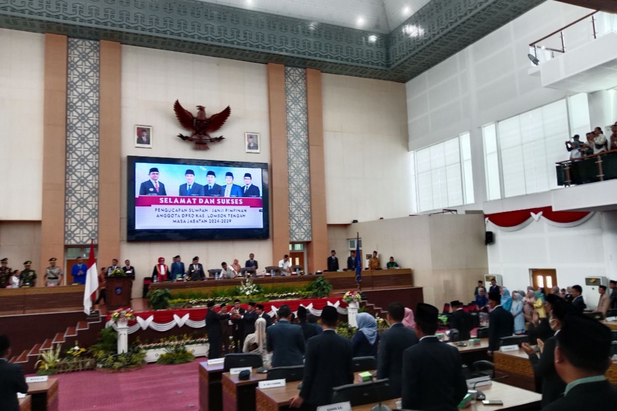 Pimpinan DPRD Lombok Tengah periode 2024--2029 resmi dilantik