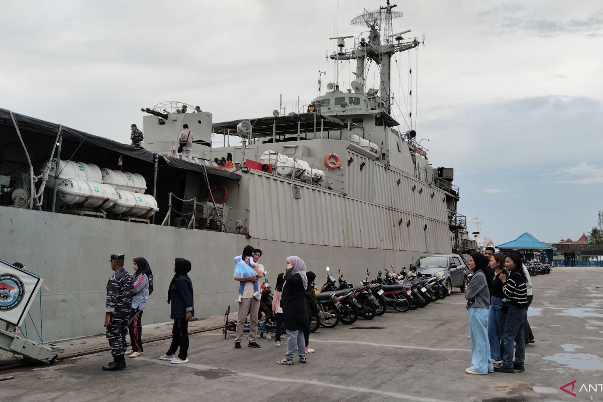 TNI AL gelar "open ship" di Palembang kenalkan  alutsista ke pelajar