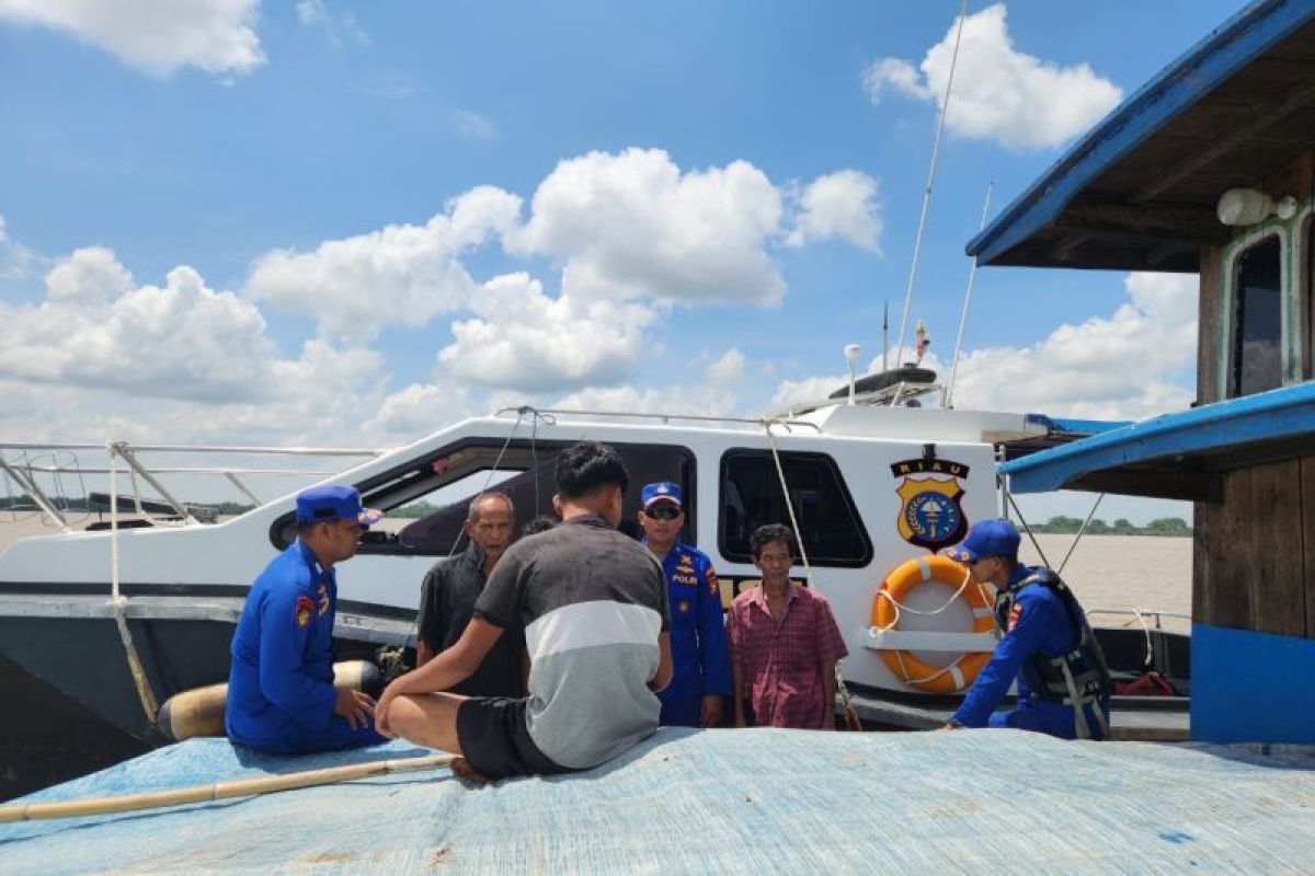 Satpolairud Polres Inhil gencar sebarkan pesan pilkada damai ke masyarakat pesisir