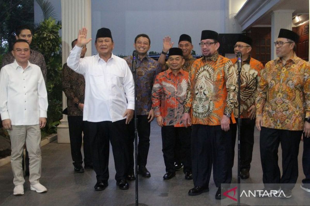 Politik: Dari pertemuan Prabowo dan PKS hingga jumlah menteri