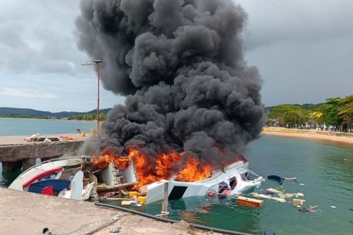 Speedboat terbakar, Cagub Malut Benny Laos meninggal usai jalani perawatan medis