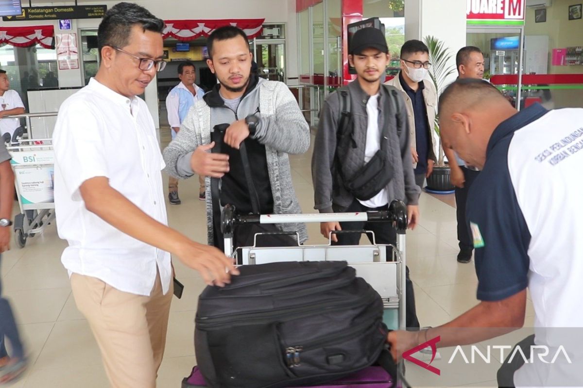 Dua mahasiswa Aceh tiba di Tanah Rencong dari Lebanon