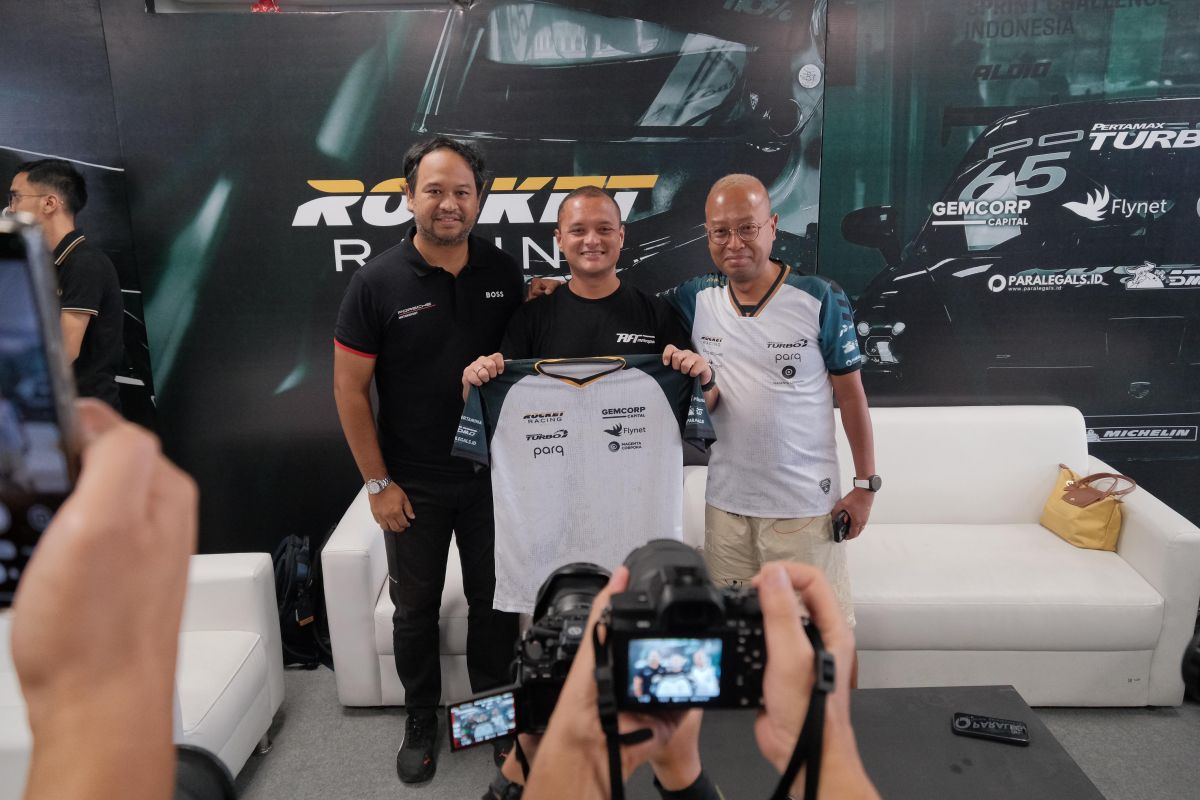 Tim Rocket Racing tatap kompetisi Asia bersama Rizal Sungkar & Porsche