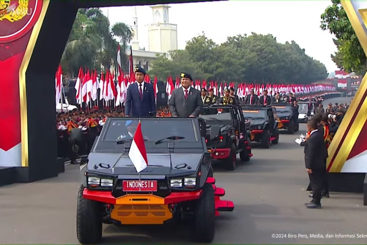 Jokowi dan Prabowo diarak Maung Pindad di Mako Brimob