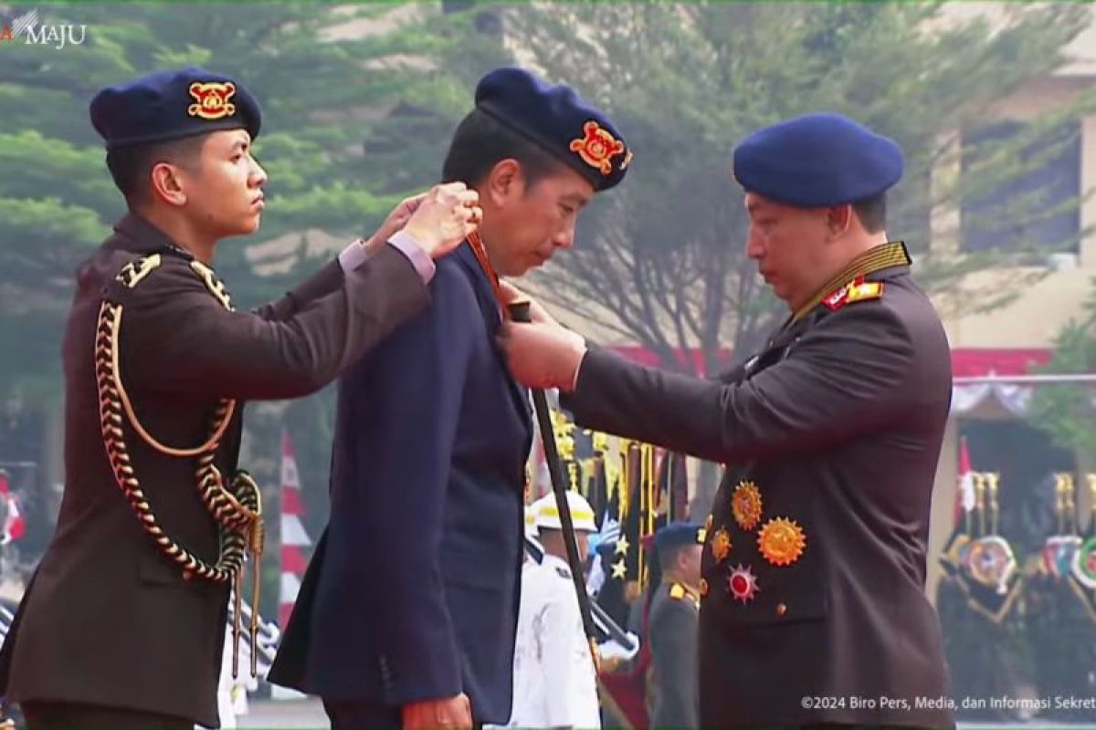 Presiden Jokowi dianugerahi medali kehormatan Loka Praja Samrakshana dari Polri