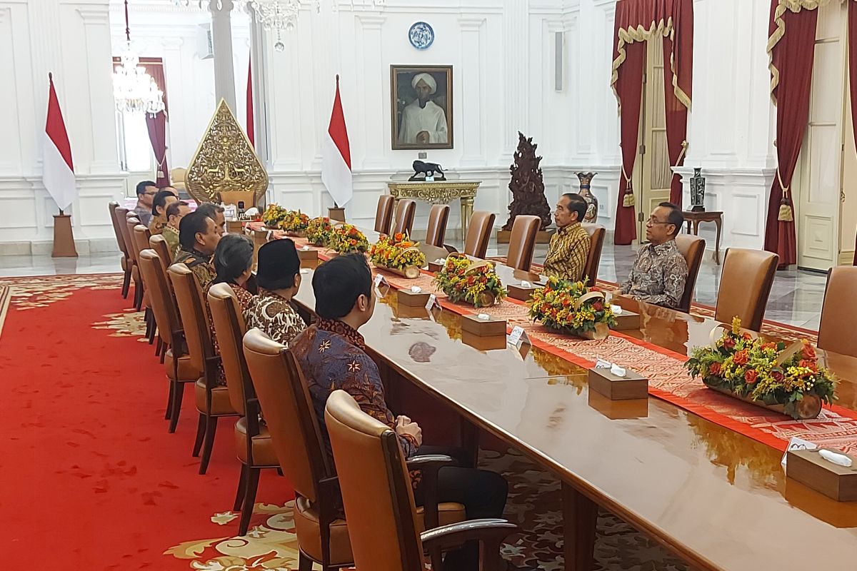 Jokowi berkenalan dengan para pimpinan MPR 2024-2029