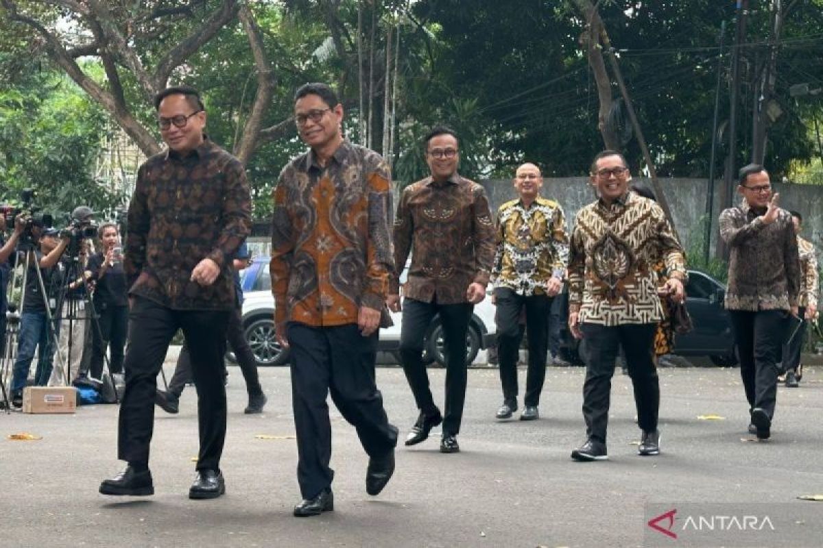 Rombongan calon wakil menteri tiba di rumah Prabowo Subianto