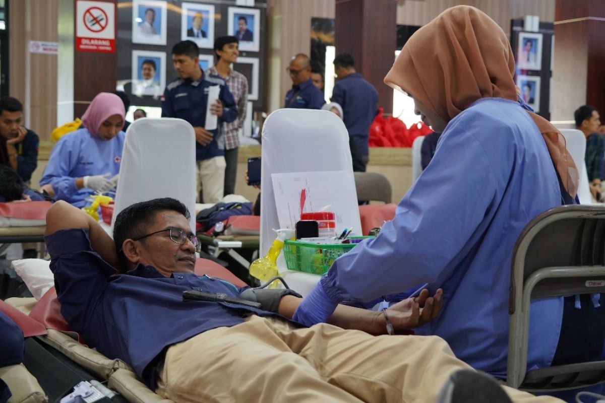 Jelang Hari Listrik Nasional, PLN Berbagi Syukur Lewat Bakti Sosial Donor Darah