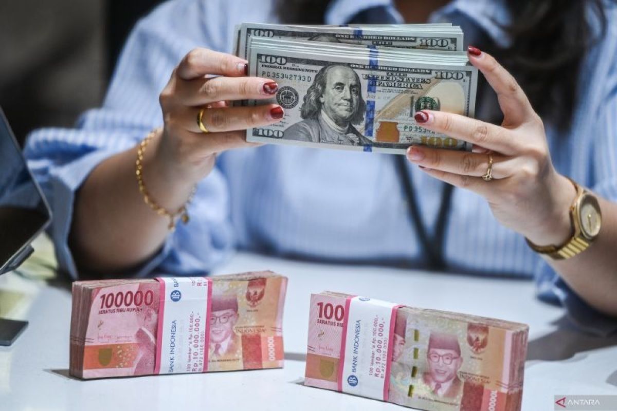 Rupiah Rabu menguat 17 poin per dolar AS