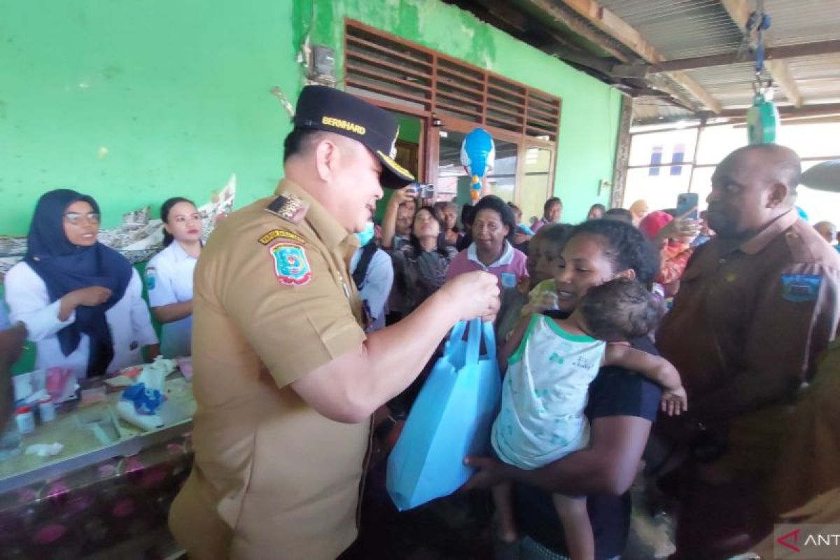 Pemkot Sorong salurkan paket gizi bagi ibu hamil dan bayi cegah stunting