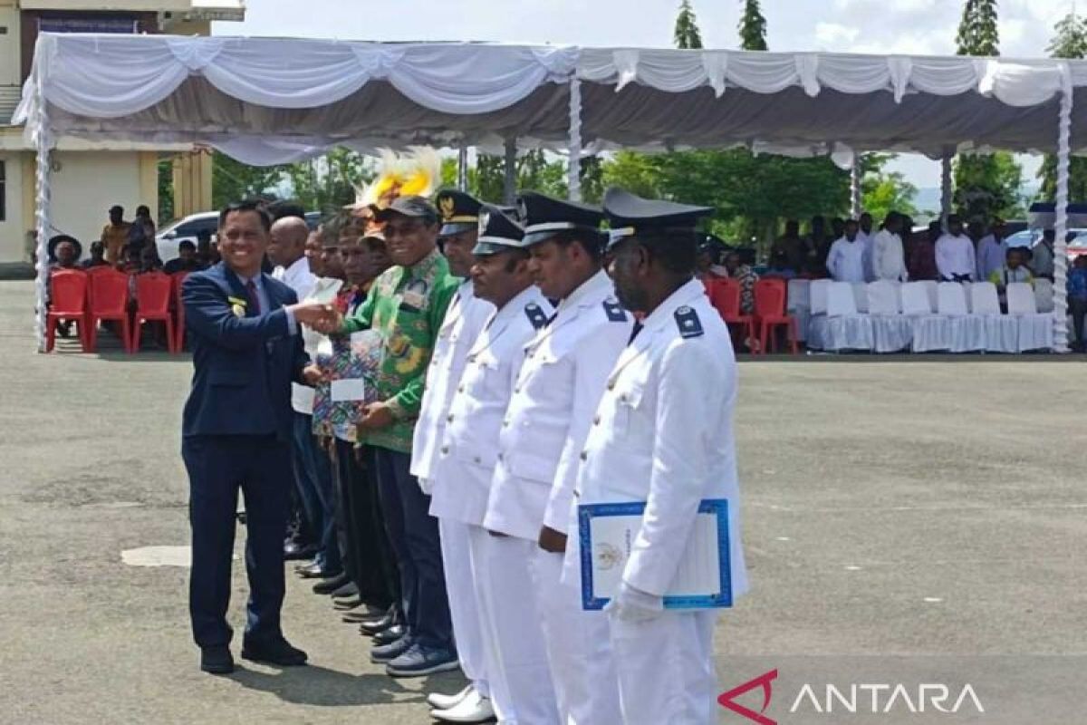 Pemkab Jayapura mengharapkan 108 kepala kampung jalankan tugas dengan baik