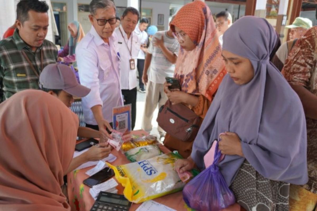 Pj. Wali Kota Tegal tinjau Gerakan Pangan Murah di Panggung