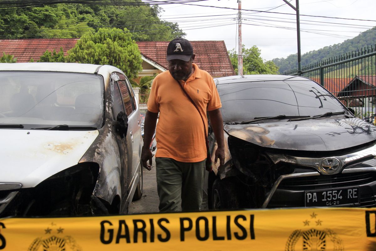 Reaksi Pj Gubernur Papua terkait pelemparan bom molotov di kantor media