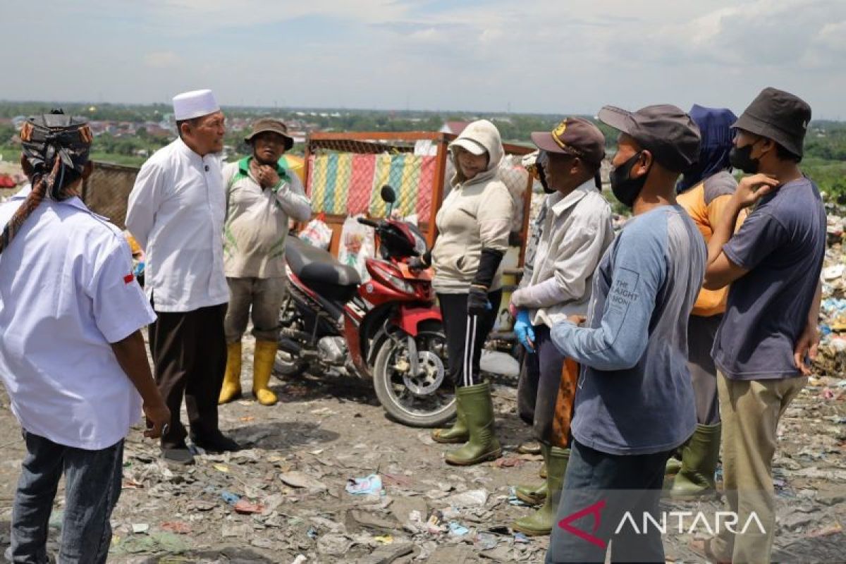 Blusukan ke TPA Terjun,Hidayatullah terima aspirasi warga