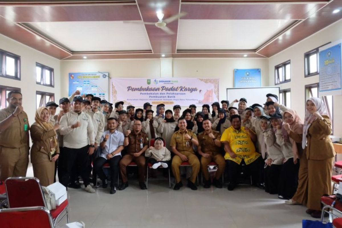 Kurangi pengangguran, Riau latih 40 peserta membatik