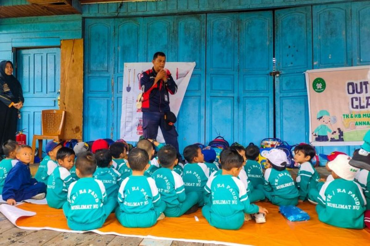 Disdamkar Natuna edukasi anak usia dini menangani kebakaran