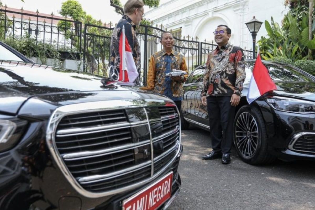 60 unit mobil Mercedes untuk mendukung pelantikan Prabowo-Gibran