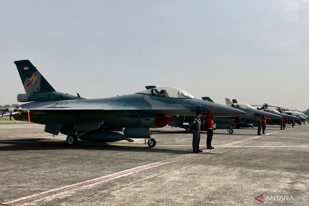 TNI AU kerahkan 4 F-16 kawal pesawat tamu negara datang pelantikan