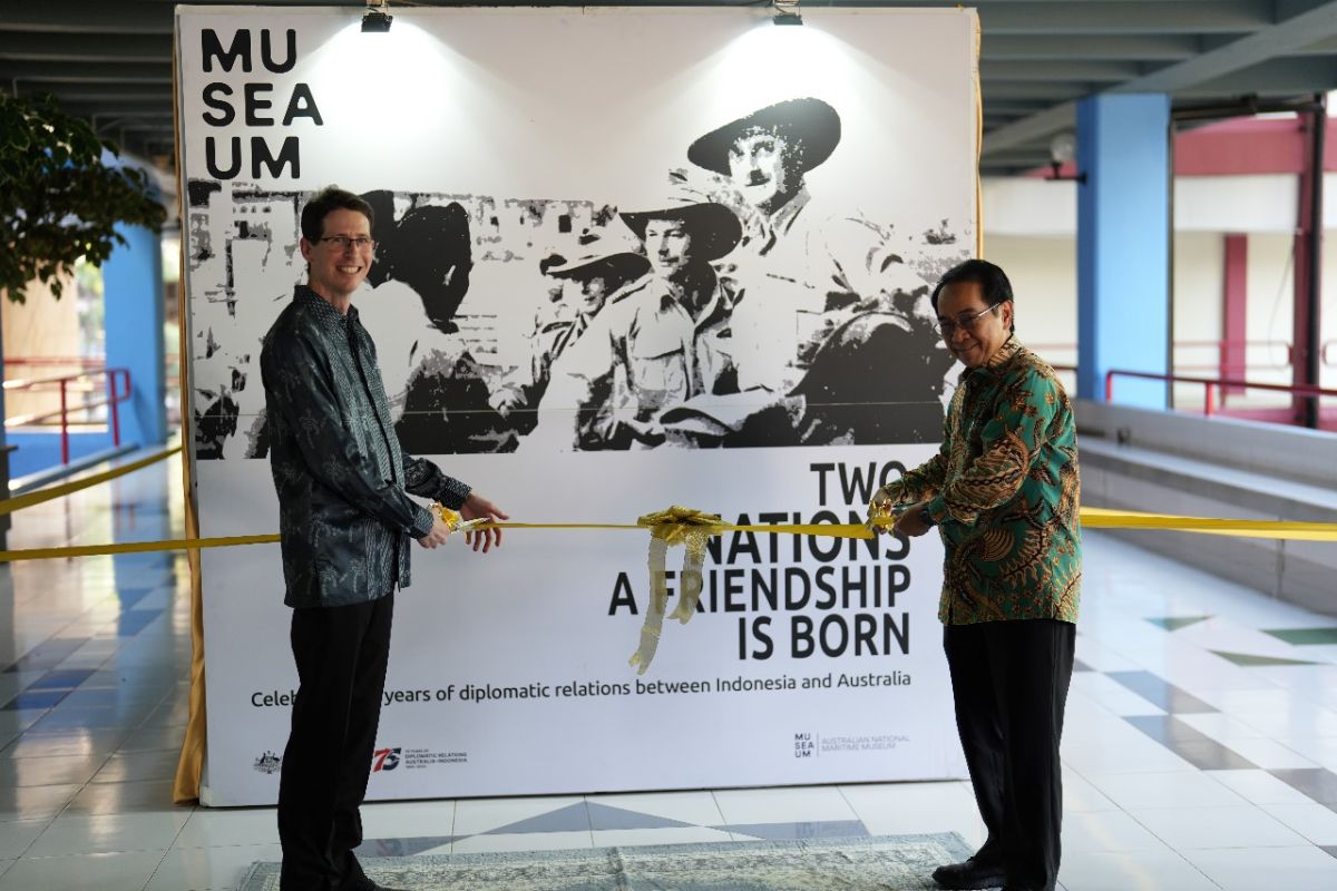 Unhas  bersama Konjen Australia hadirkan pameran hubungan dua negara