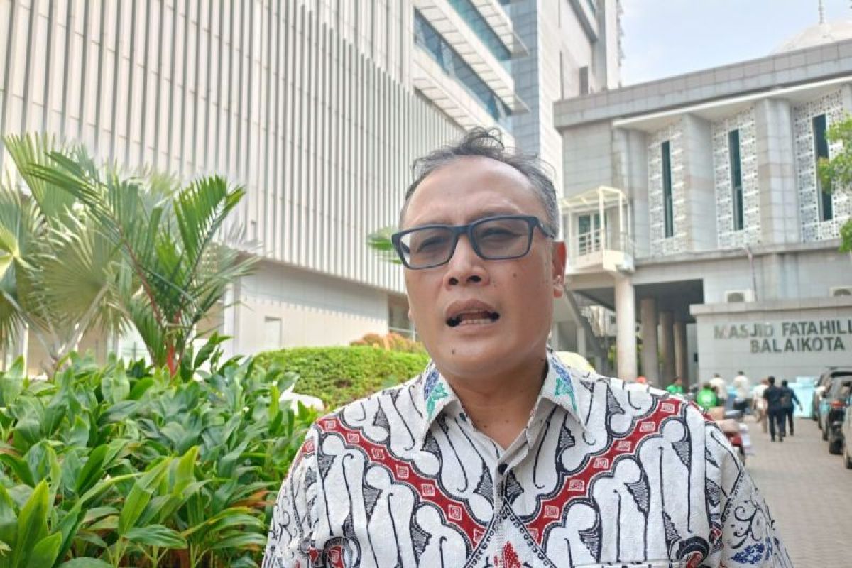 Jakarta Pusat hijaukan taman hingga cat trotoar jelang pelantikan presiden