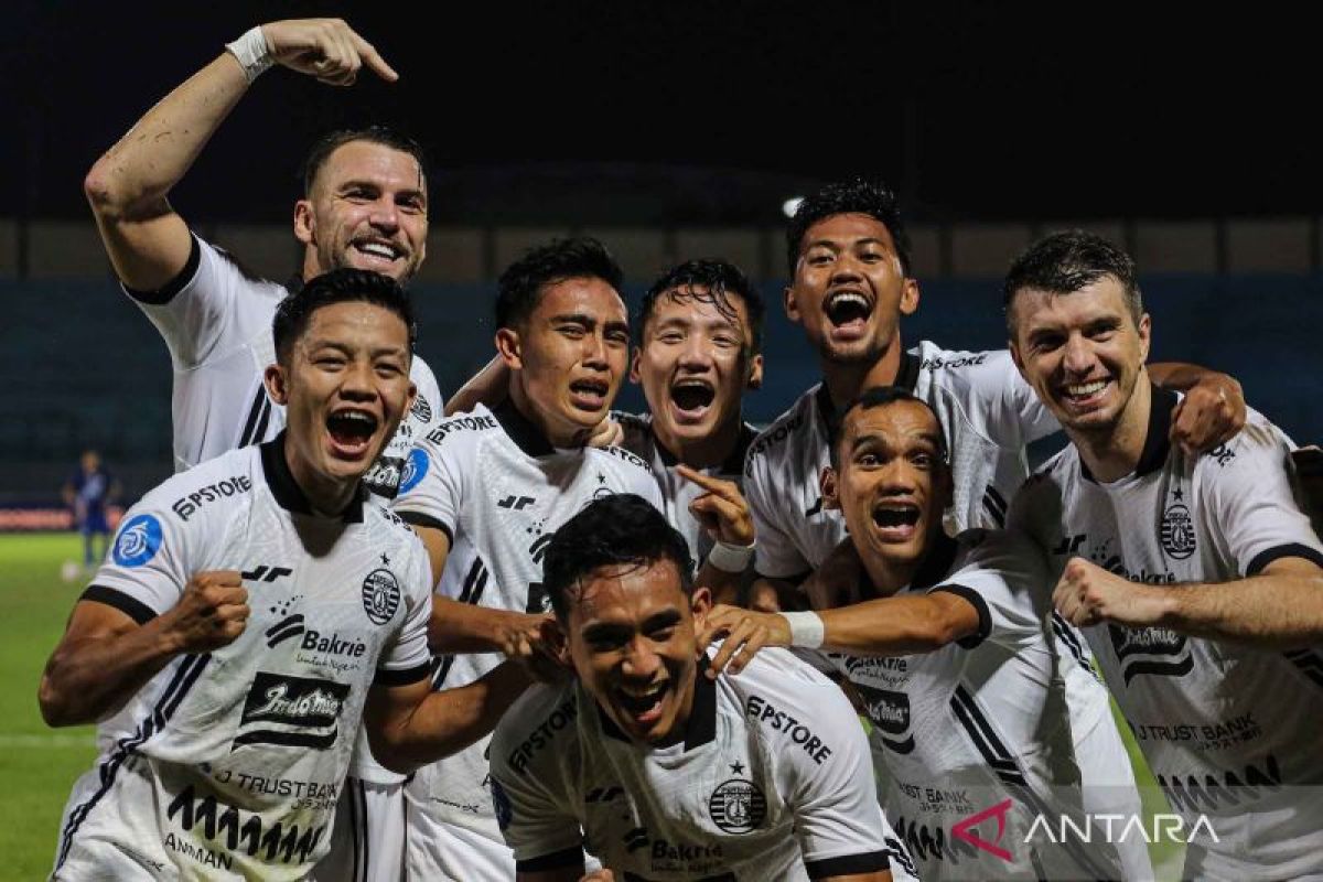 Carlos Pena ingatkan bahwa mencetak gol bukan hanya tugas penyerang