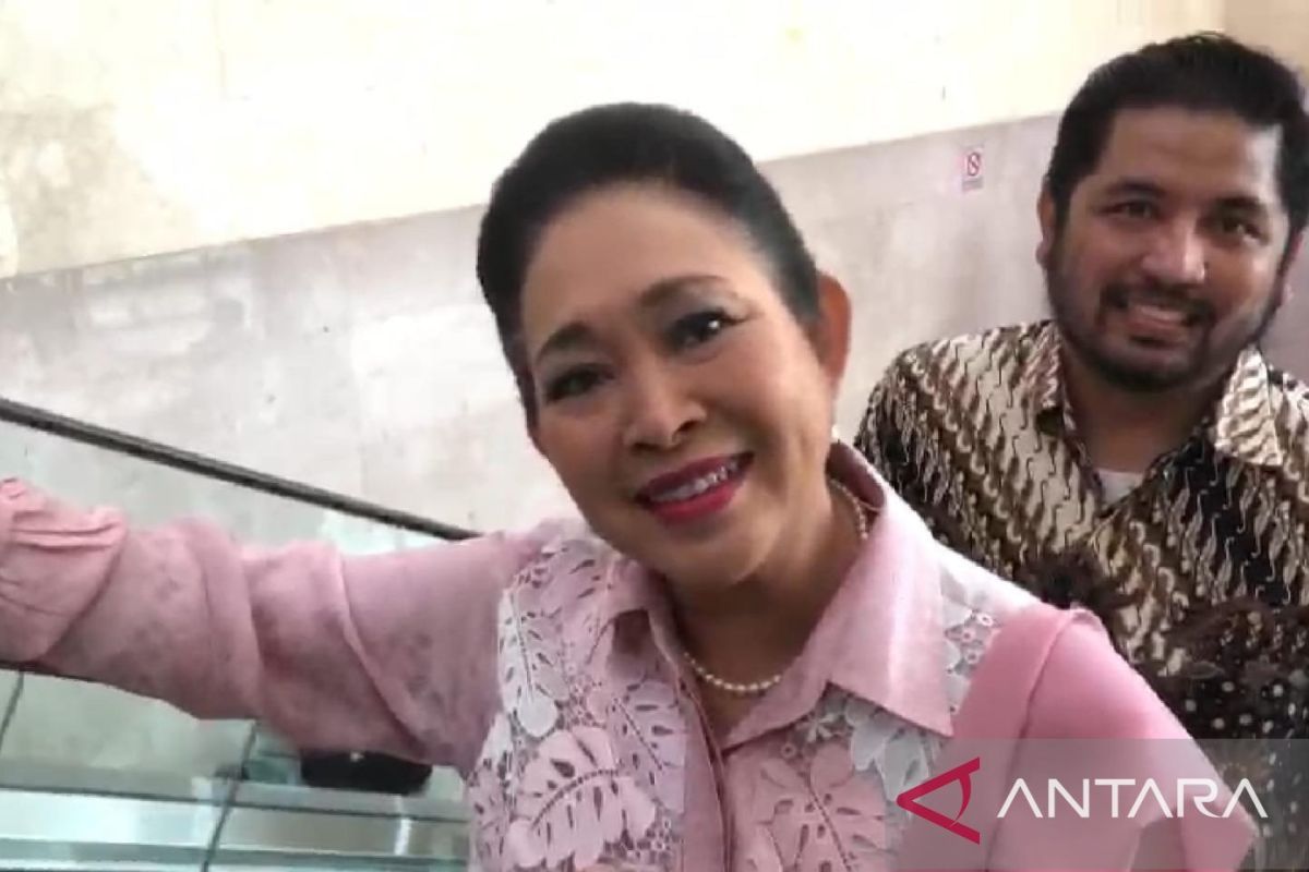 Titiek Soeharto sampaikan ucapkan selamat ulang tahun untuk Prabowo Subianto