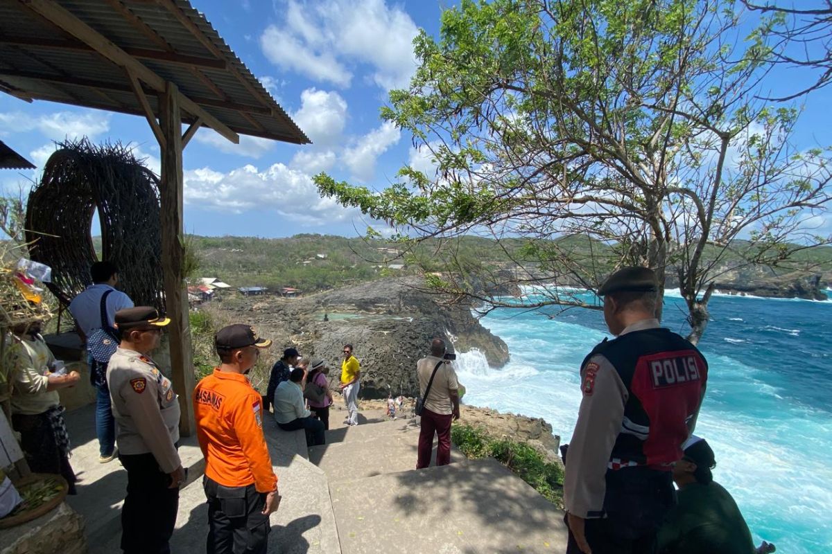 Basarnas evakuasi jasad wisman India yang hanyut tergulung ombak di Nusa Penida