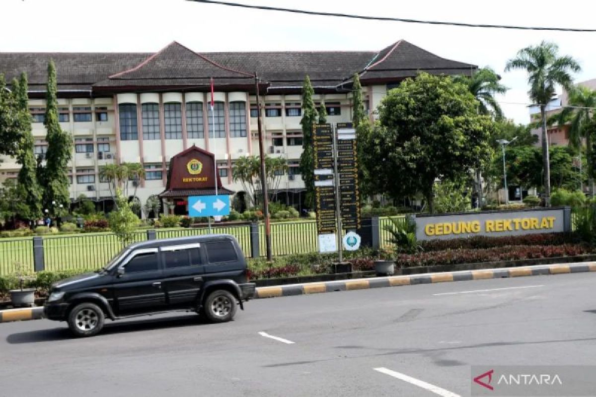 Unram dampingi lima mahasiswa tersangka perusakan gerbang kantor DPRD NTB