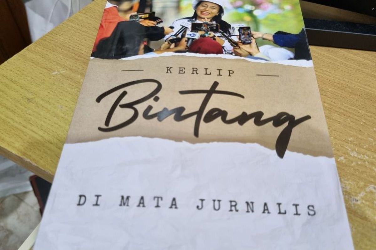 Menteri PPPA Bintang terkesan peroleh kado buku dari wartawan