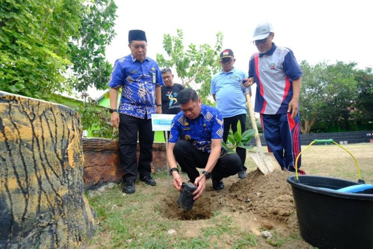 Bupati Gowa tanam pohon memperingati Hari Santri Naasional di Ponpes Sulhas