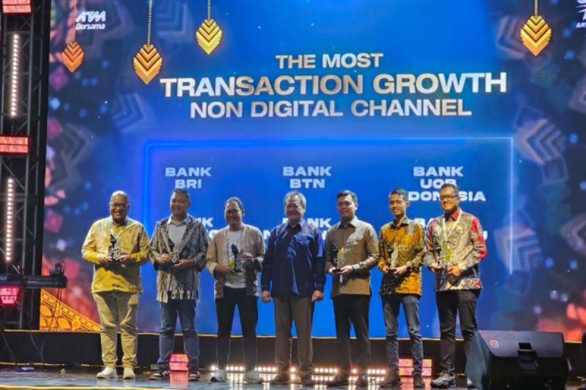 Bank Jateng raih "The Most Transaction Growth Non Digital Channel"