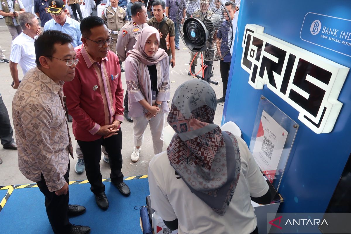 Tingkatkan literasi keuangan, OJK gelar pasar keuangan rakyat di Lombok Timur